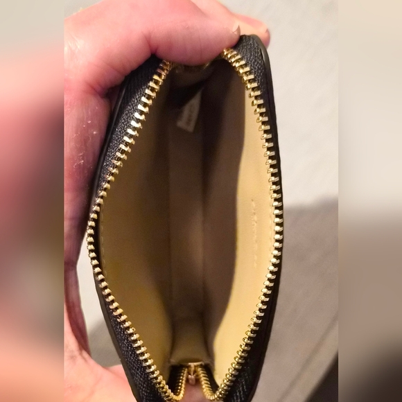 Coach Colorblock Zip Card Case ๐๐จ๐ฅ๐ ๐๐ฎ๐ญ ๐๐๐ซ๐จ๐ฌ๐ฌ ๐๐จ๐๐๐ก! - Picture 5 of 5